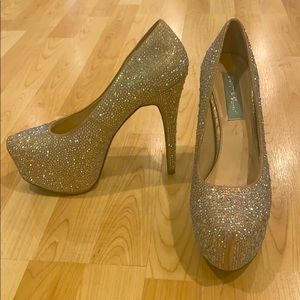 Betsey Johnson size 8, 6” heels.